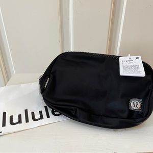 Lululemon Everywhere Belt Bag Black New 1L